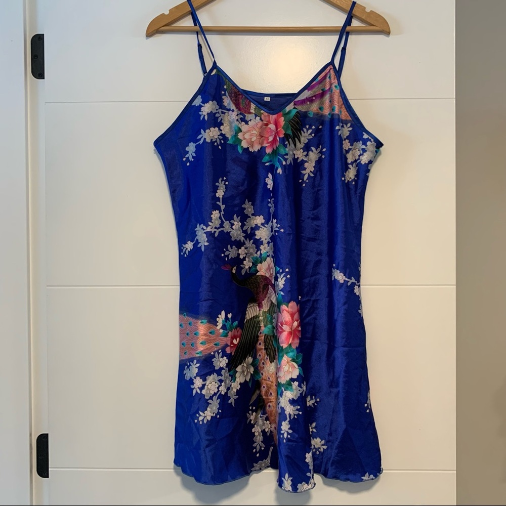 Patterned Peacock Robe & Camisole Set - Picture 11 of 16